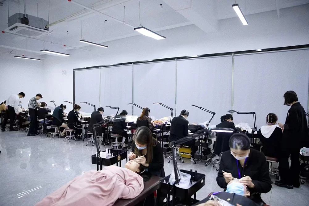 lash salon