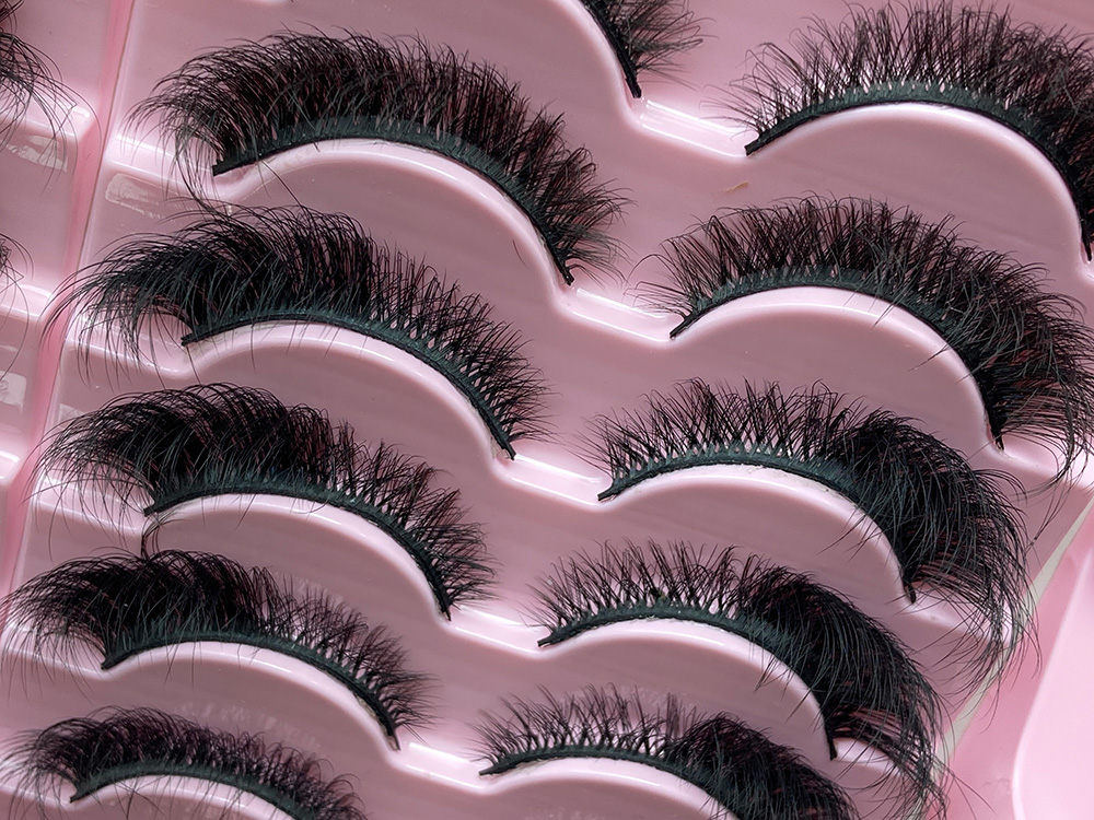 The faux mink lashes market is undergoing huge changes